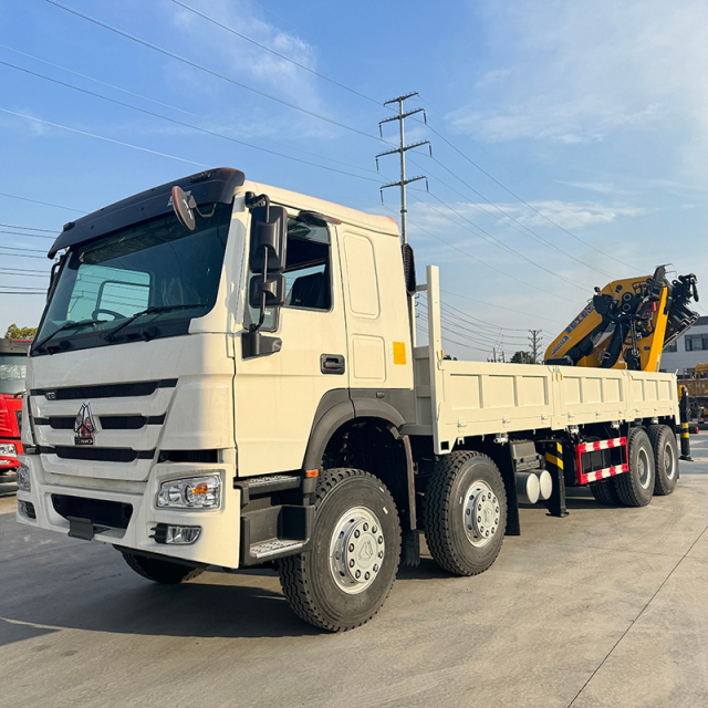 Sinotruk HOWO 8x4 Equipped with a XCMG 33 ton Rear Crane,Hubei Jiafeng Automotive Equipment Co., Ltd,Sinotruk HOWO 8x4 Equipped with a XCMG 33 ton Rear Crane