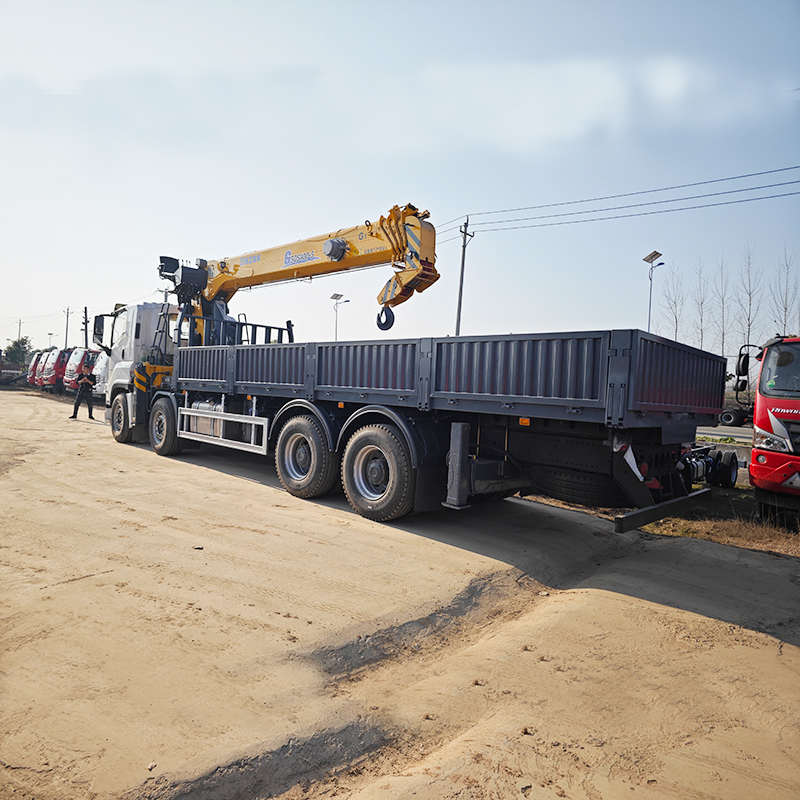 Isuzu 8X4 GIGA Truck Equipped with a XCMG 16 ton Straight-Boom Crane,Hubei Jiafeng Automotive Equipment Co., Ltd,Isuzu 8X4 GIGA Truck Equipped with a XCMG 16 ton Straight-Boom Crane