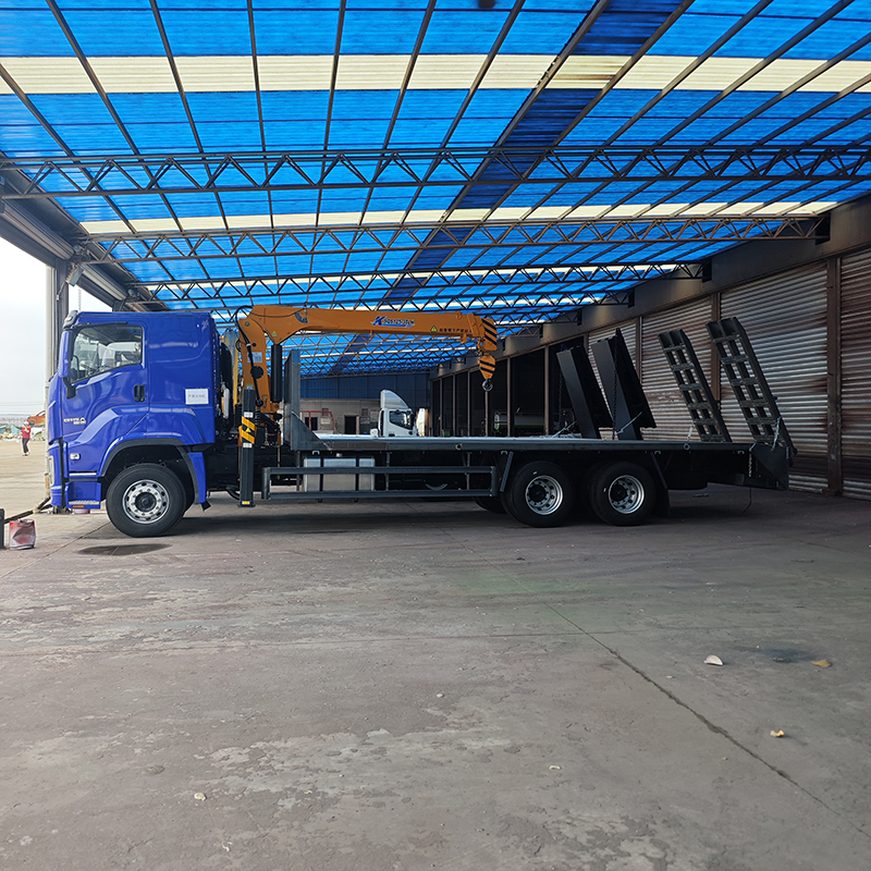 Isuzu 6X4 GIGA Truck with XCMG 5 ton 3-section boom, flatbed, and crane,Hubei Jiafeng Automotive Equipment Co., Ltd,Isuzu 6X4 GIGA Truck with XCMG 5 ton 3-section boom, flatbed, and crane