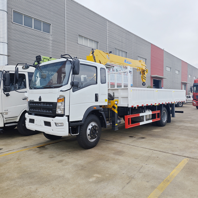 Sinotruk 4x2 HOWO Truck Equipped with a XCMG 5 ton 4-section straight-boom crane,Hubei Jiafeng Automotive Equipment Co., Ltd,Sinotruk 4x2 HOWO Truck Equipped with a XCMG 5 ton 4-section straight-boom crane