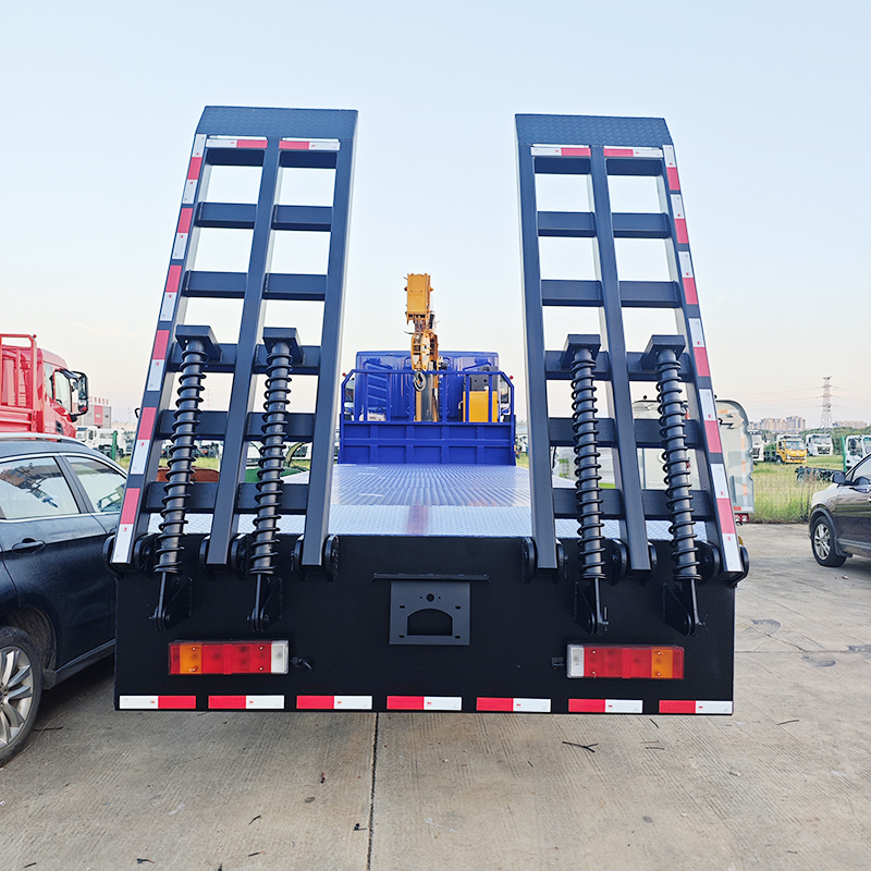 Isuzu 6X4 GIGA Truck with XCMG 5 ton 3-section boom, flatbed, and crane,Hubei Jiafeng Automotive Equipment Co., Ltd,Isuzu 6X4 GIGA Truck with XCMG 5 ton 3-section boom, flatbed, and crane
