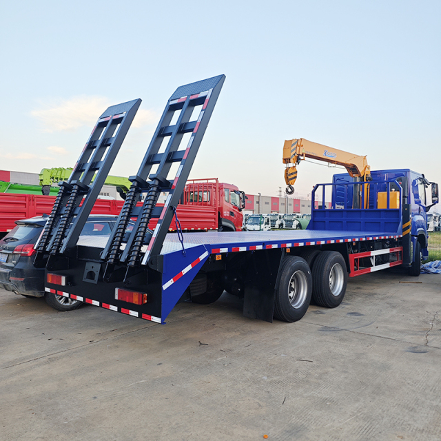 Isuzu 6X4 GIGA Truck with XCMG 5 ton 3-section boom, flatbed, and crane,Hubei Jiafeng Automotive Equipment Co., Ltd,Isuzu 6X4 GIGA Truck with XCMG 5 ton 3-section boom, flatbed, and crane