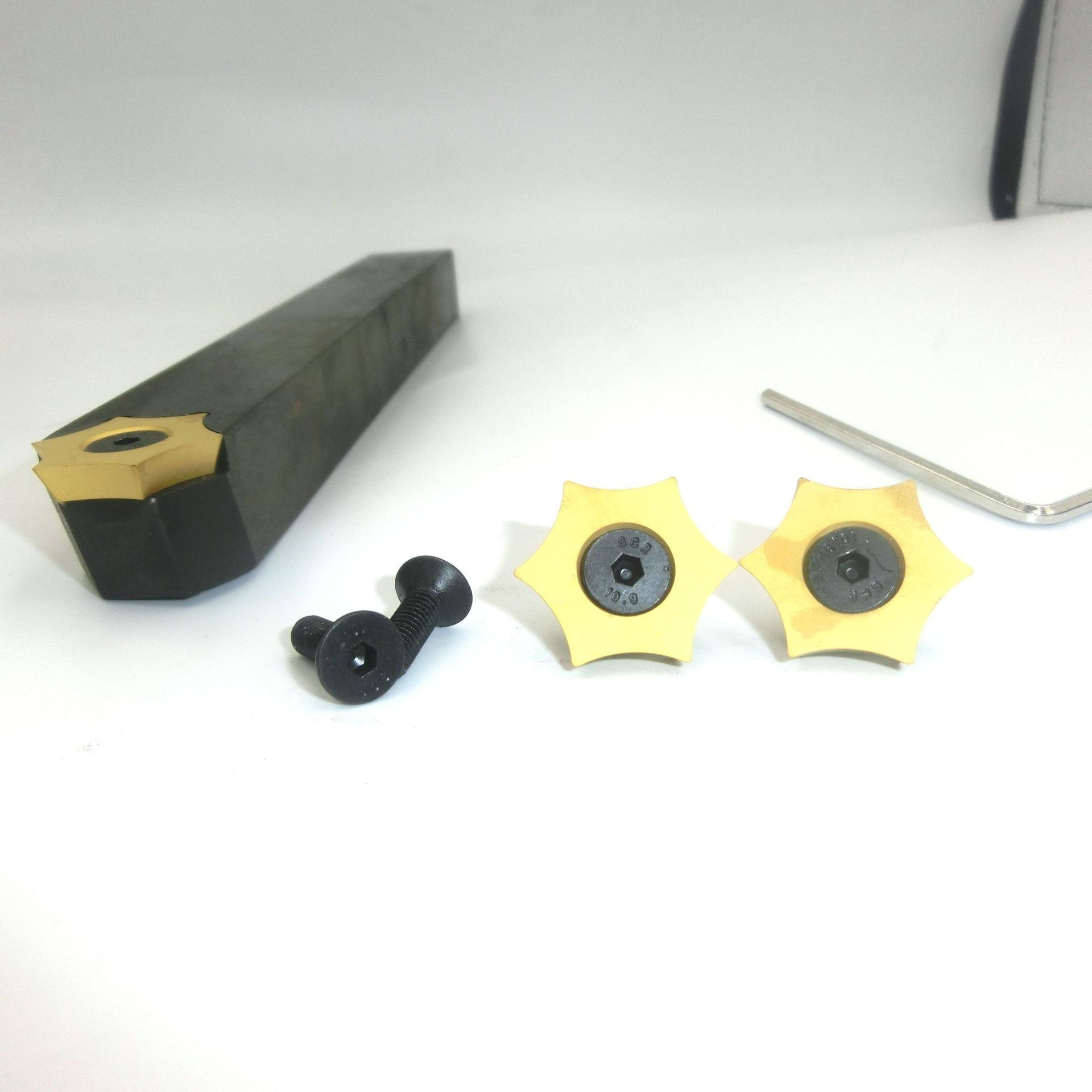 Zhuzhou Carbide Six-Edged External Deburring Blade with Golden Finish for Welding Steel Pipes Removes External Burrs Weld Marks