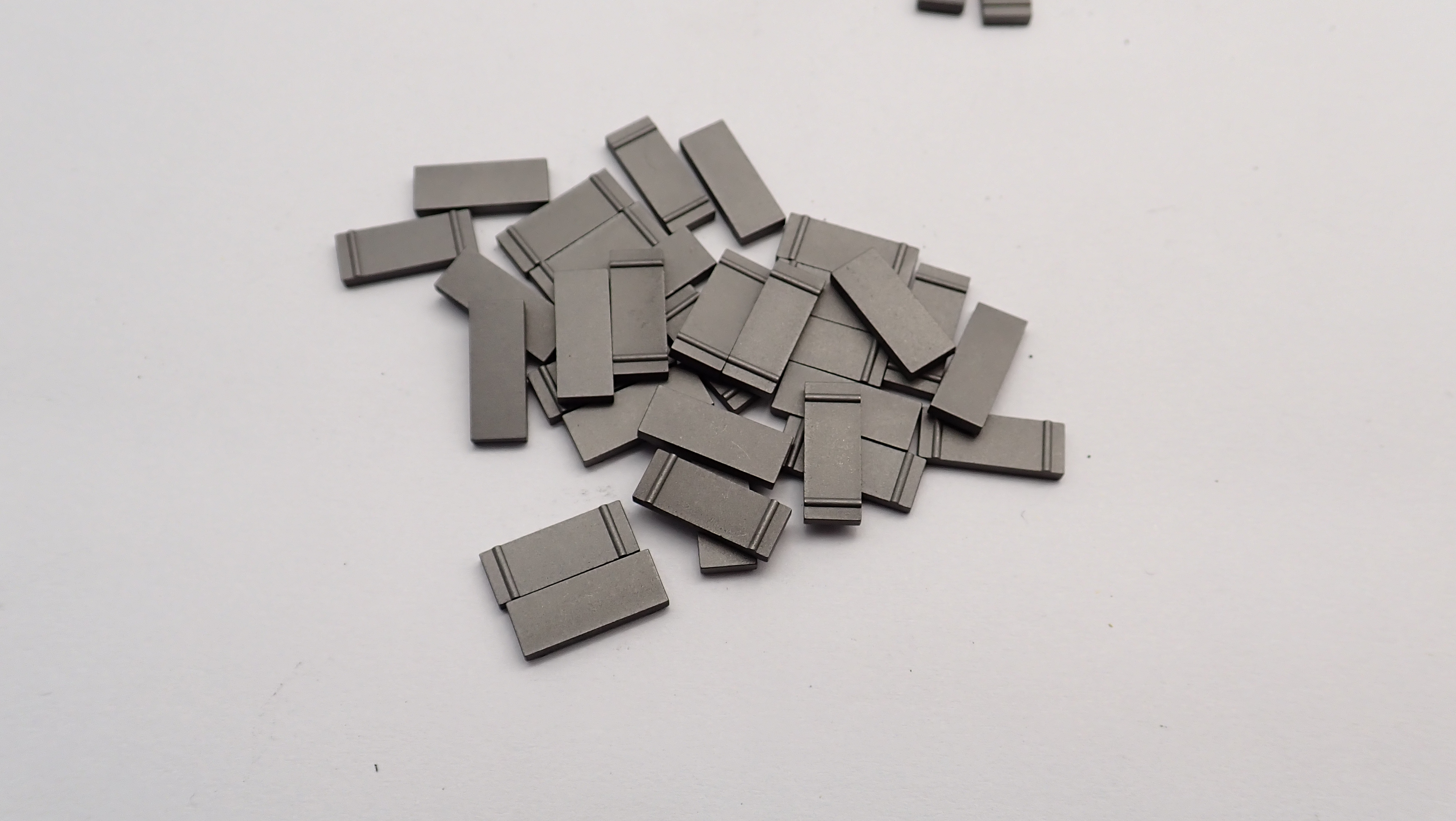 Factory Supply 13*5*1.5mm YN8 HIP Sintered Non-Magnetic Tungsten Carbide Short Protection Strips for Drilling Stabilizer