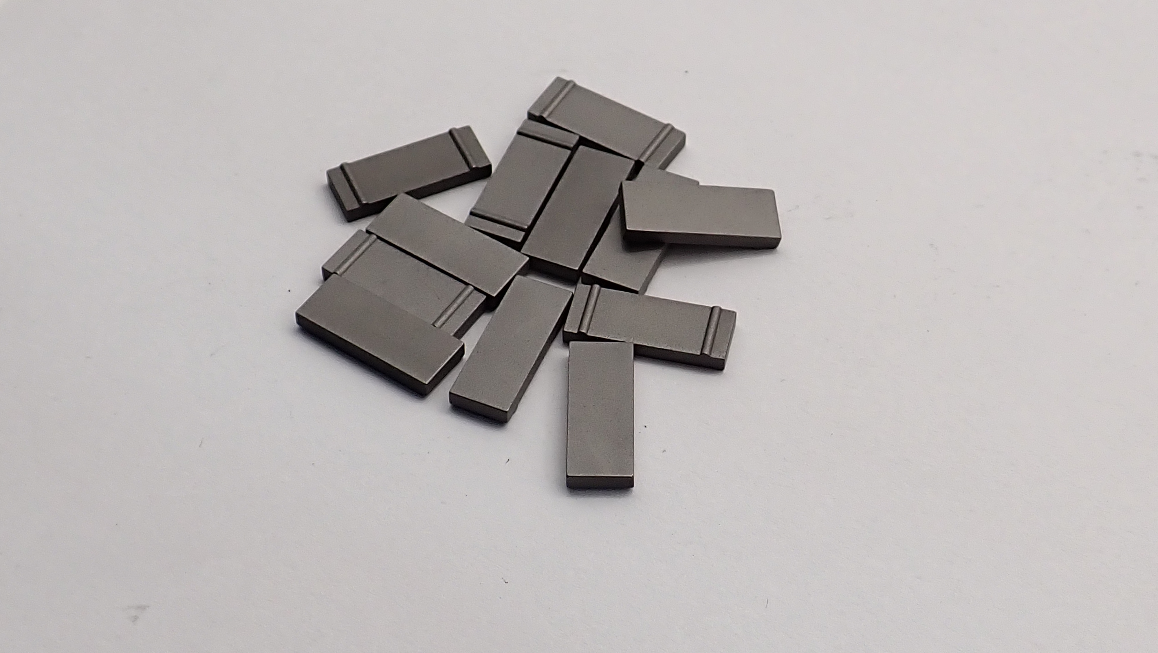 Factory Supply 13*5*1.5mm YN8 HIP Sintered Non-Magnetic Tungsten Carbide Short Protection Strips for Drilling Stabilizer