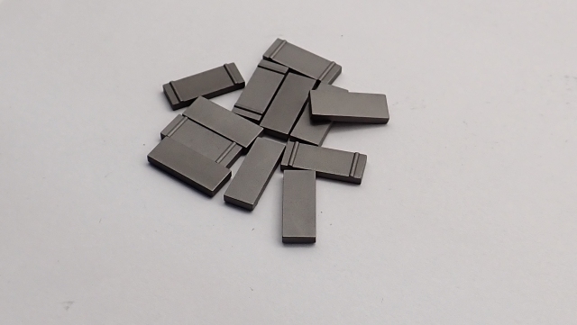 Factory Supply 13*5*1.5mm YN8 HIP Sintered Non-Magnetic Tungsten Carbide Short Protection Strips for Drilling Stabilizer