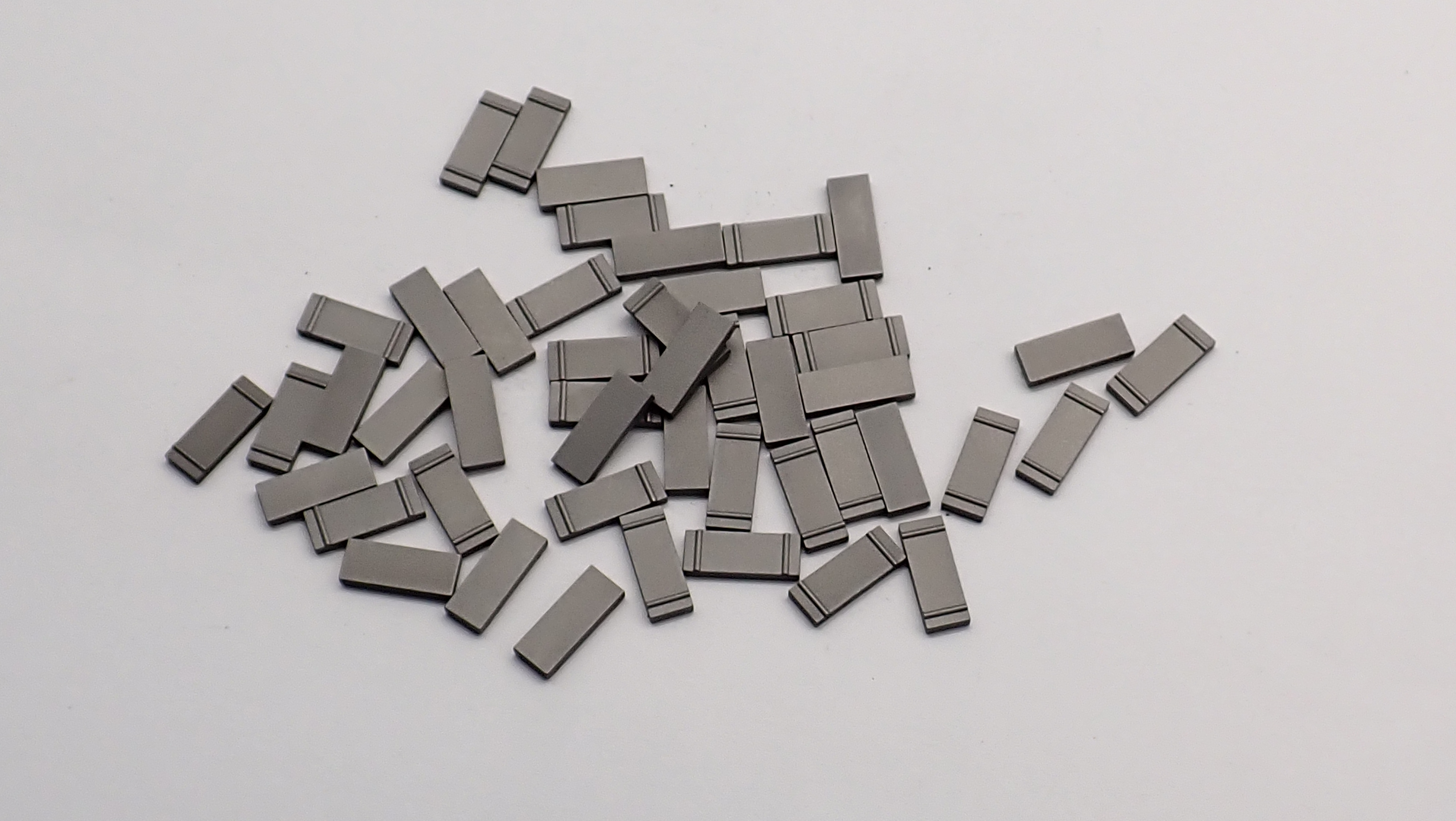 Factory Supply 13*5*1.5mm YN8 HIP Sintered Non-Magnetic Tungsten Carbide Short Protection Strips for Drilling Stabilizer