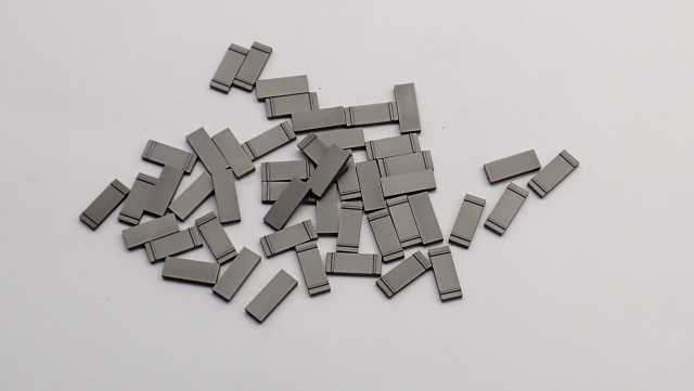 Factory Supply 13*5*1.5mm YN8 HIP Sintered Non-Magnetic Tungsten Carbide Short Protection Strips for Drilling Stabilizer