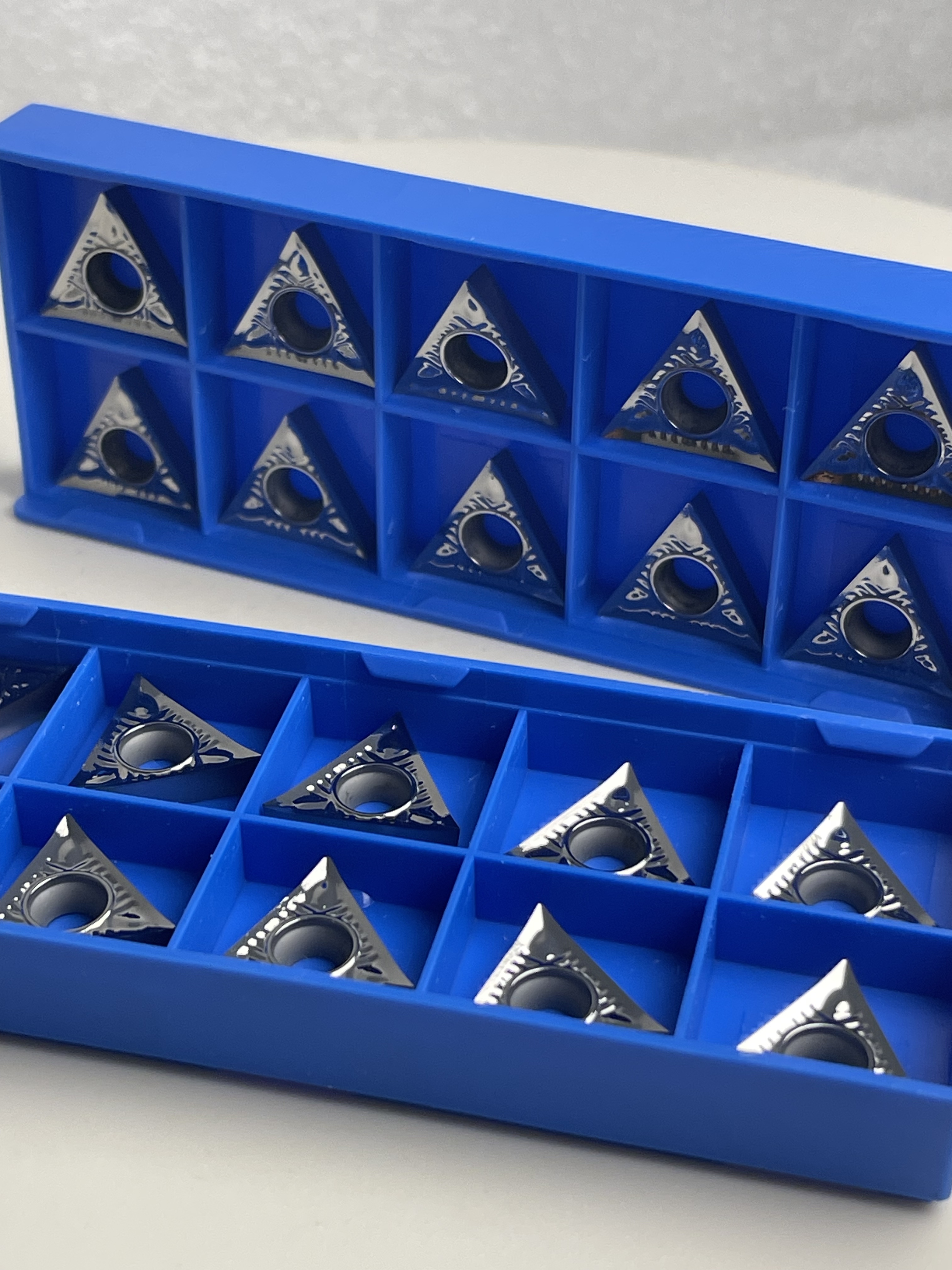 Triangular Indexable Turning Inserts for High-gloss Machining of Aluminum and Non-ferrous Metals  TCGT16T302 / TCGT16T304