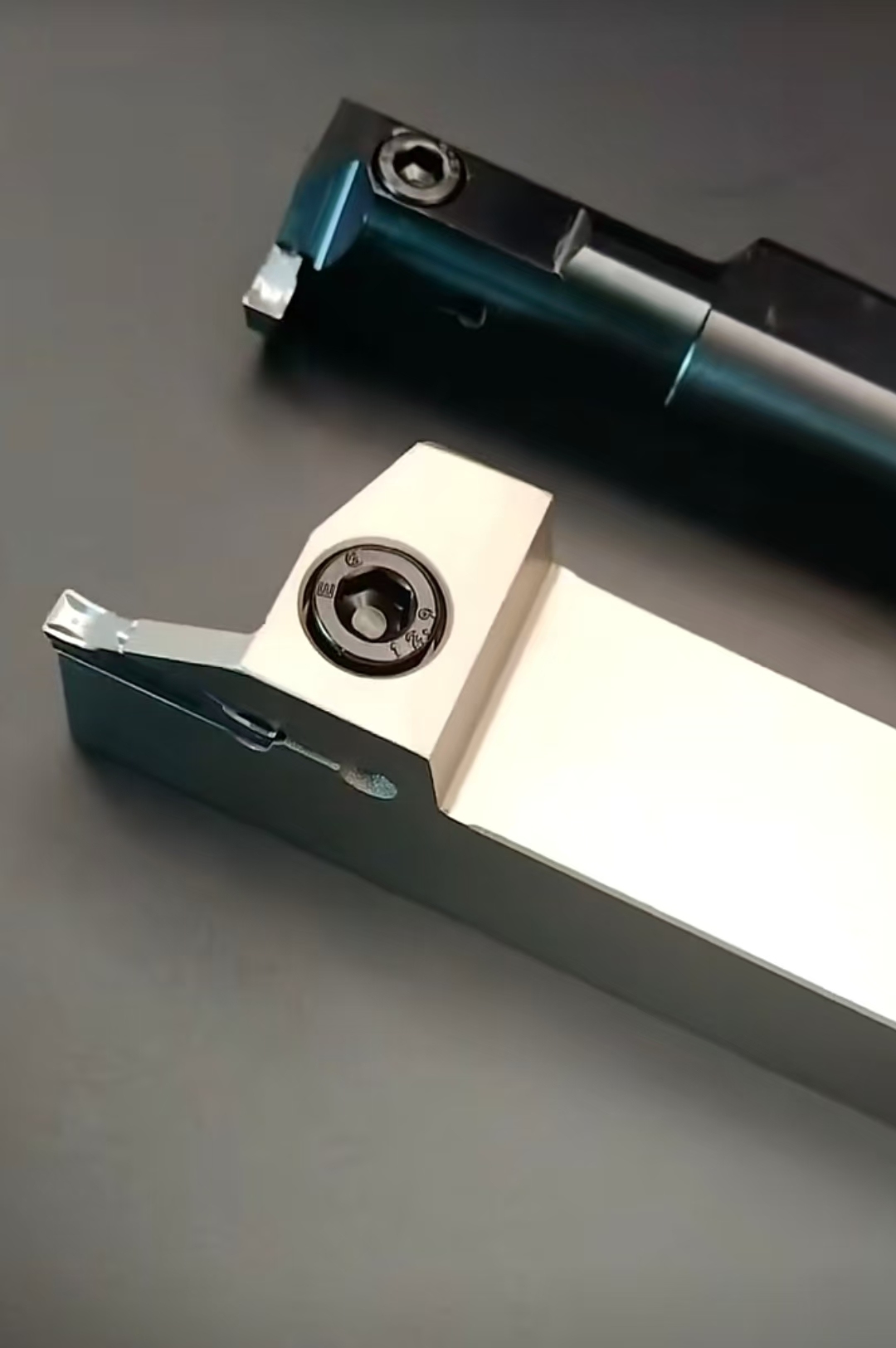 Large Depth External Turning Tool Holder with END-FACE-GROOVE Feature for Arc Groove Creation