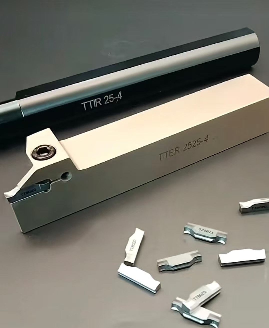 Large Depth External Turning Tool Holder with END-FACE-GROOVE Feature for Arc Groove Creation