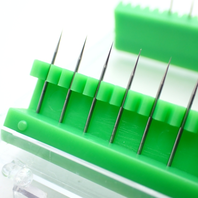 Customized YL10.2 Sintered Cemented Tungsten Carbide Rod and Needles for Pearl Cloth Buttons and Shell Punching Applications