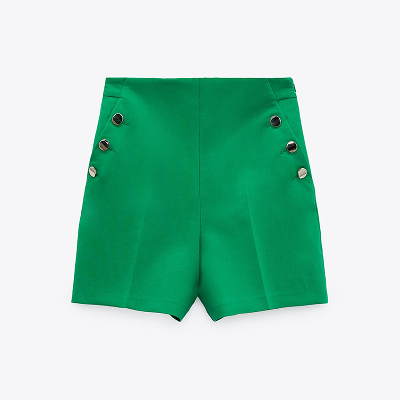 Buttoned bermuda shorts