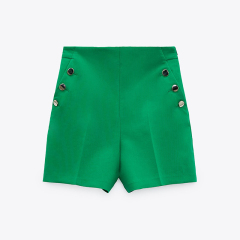 Buttoned bermuda shorts