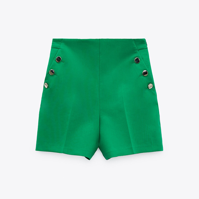 Buttoned bermuda shorts