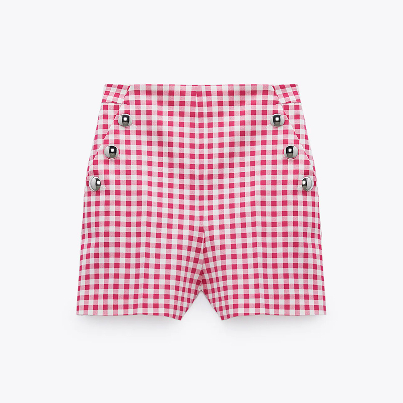 Buttoned bermuda shorts