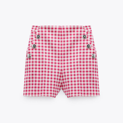 Buttoned bermuda shorts