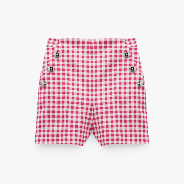Buttoned bermuda shorts