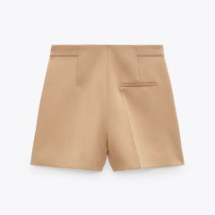Buttoned bermuda shorts
