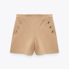 Buttoned bermuda shorts