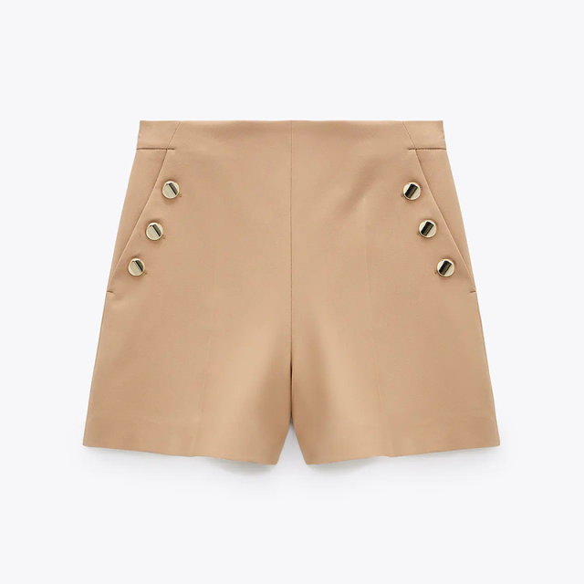 Buttoned bermuda shorts