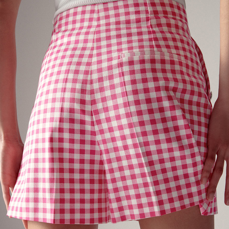 Buttoned bermuda shorts