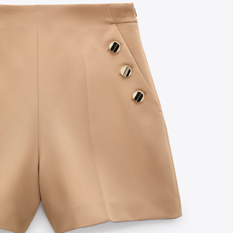 Buttoned bermuda shorts