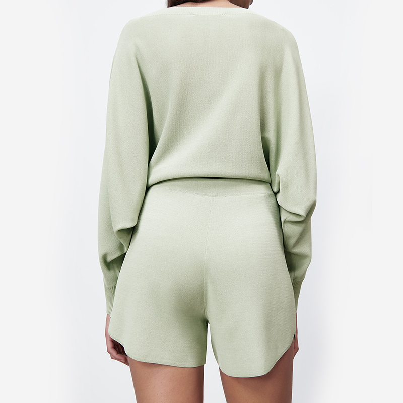 Cropped knit sweater & Knit shorts