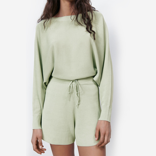 Cropped knit sweater & Knit shorts