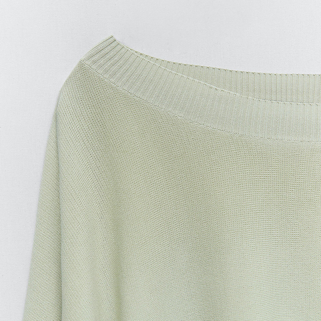 Cropped knit sweater & Knit shorts