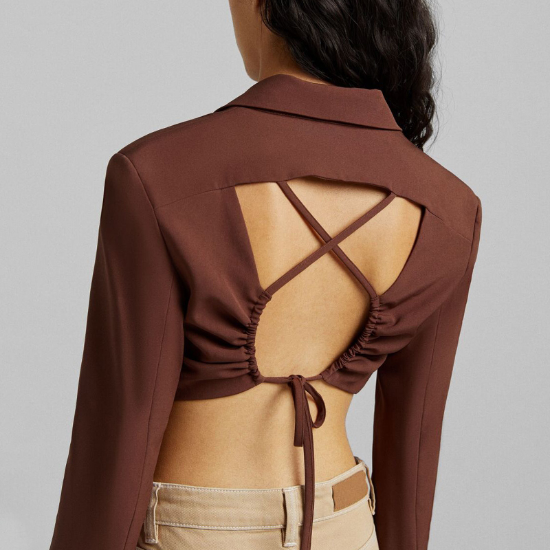 Short blazer with hollow design on the back