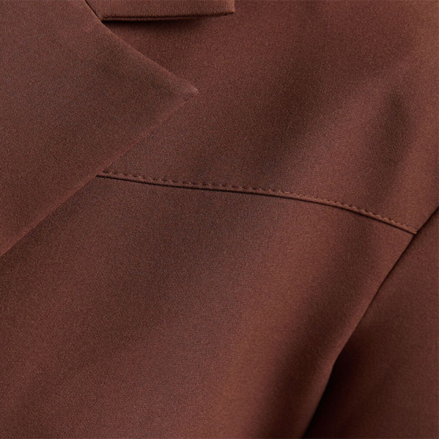 Short blazer with hollow design on the back