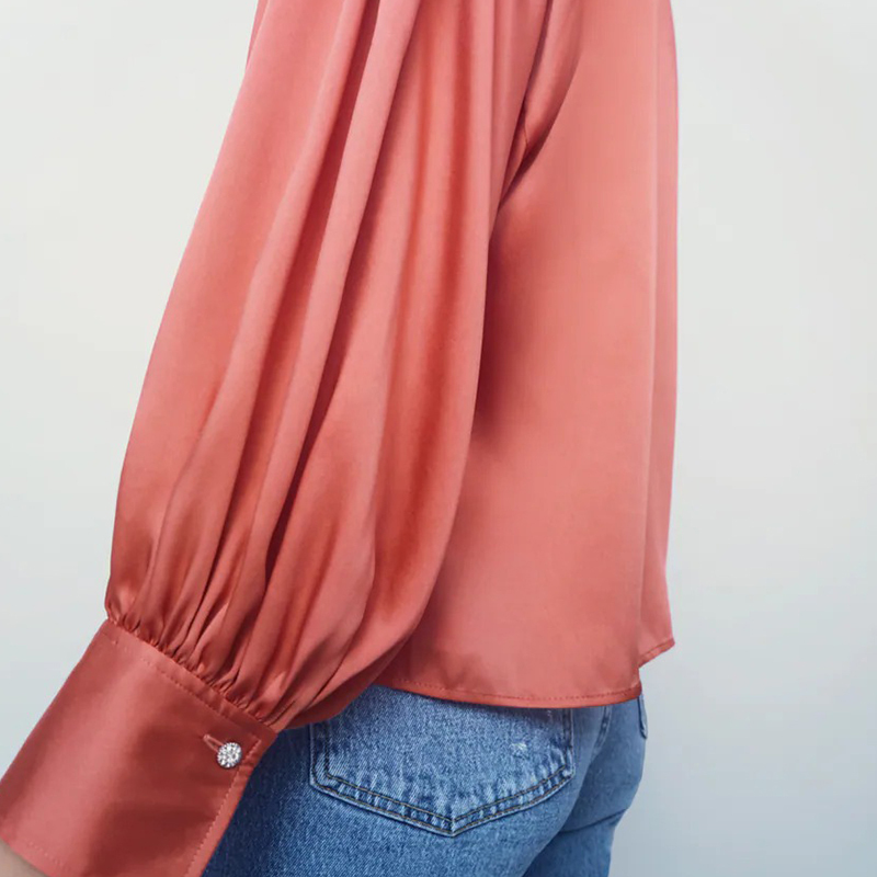Loose sleeve shirt