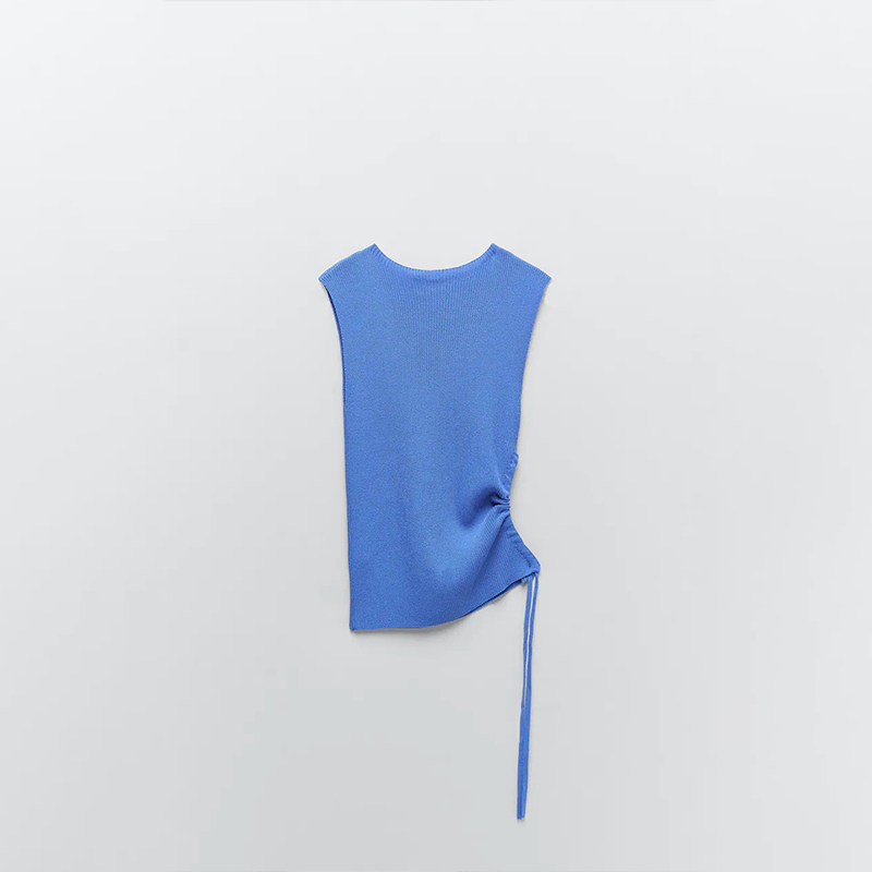 CUT-OUT KNIT TOP