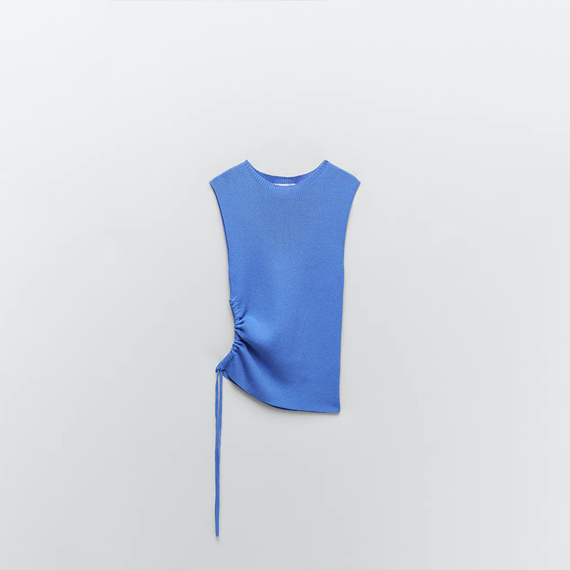 CUT-OUT KNIT TOP