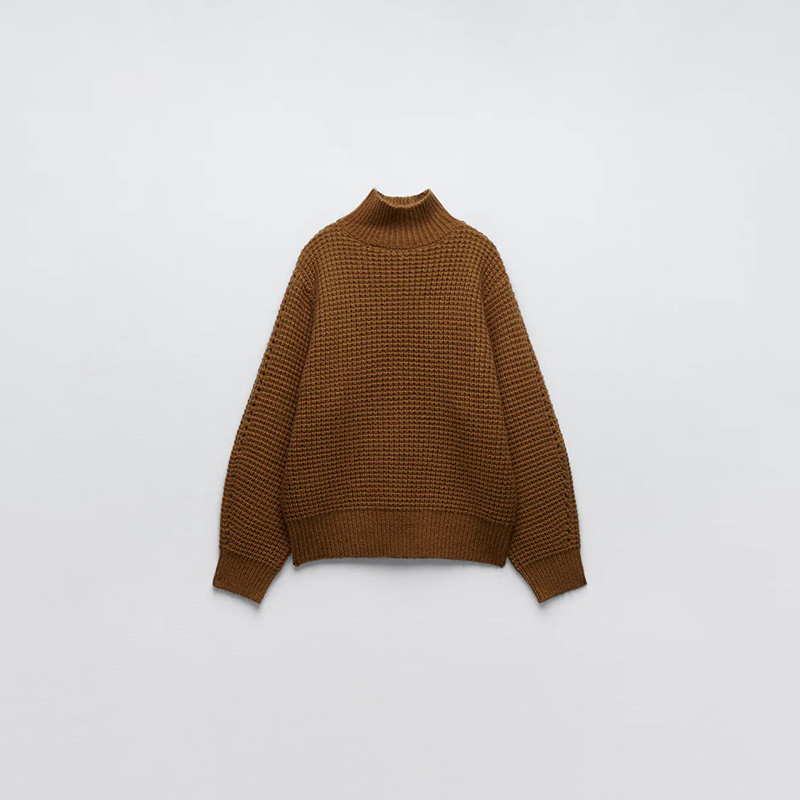 Half turtleneck sweater