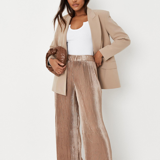 Rib notch neck top