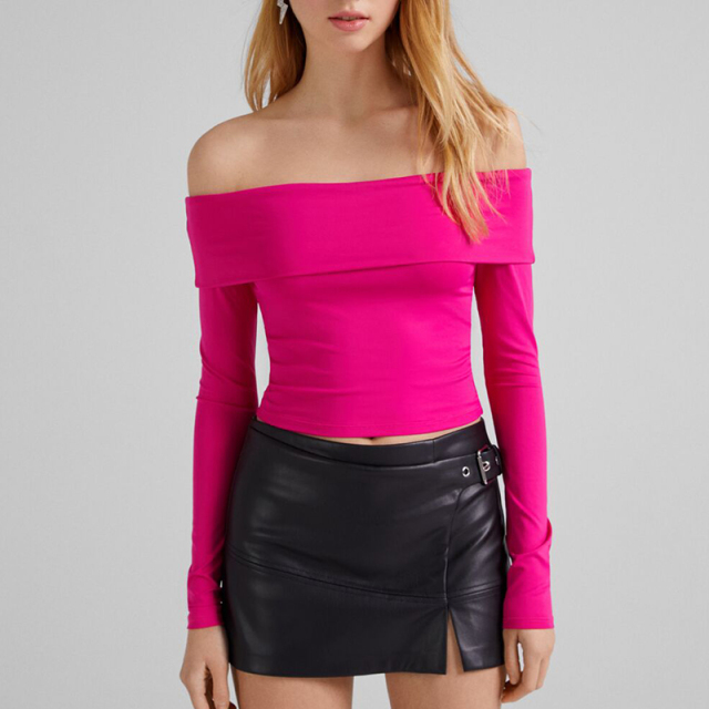 Long-sleeved top with a neckline