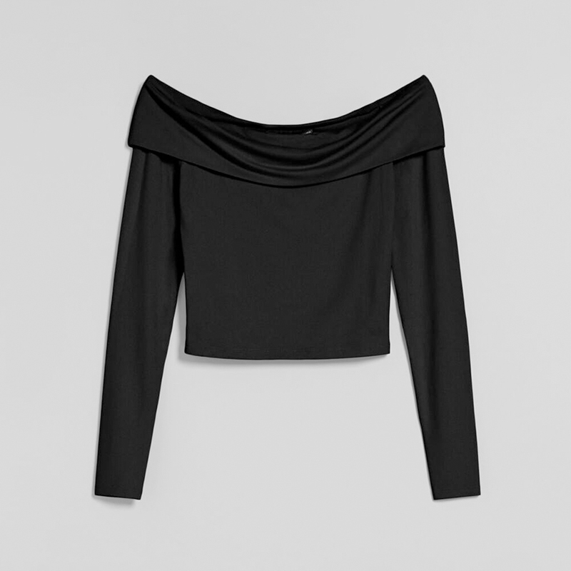 Long-sleeved top with a neckline