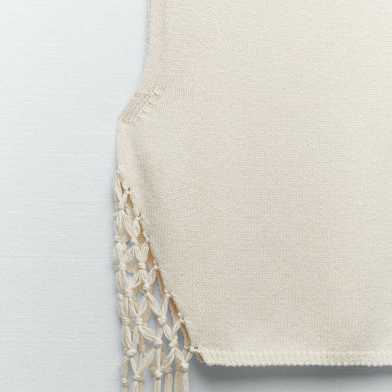 KNIT TOP WITH OPENING