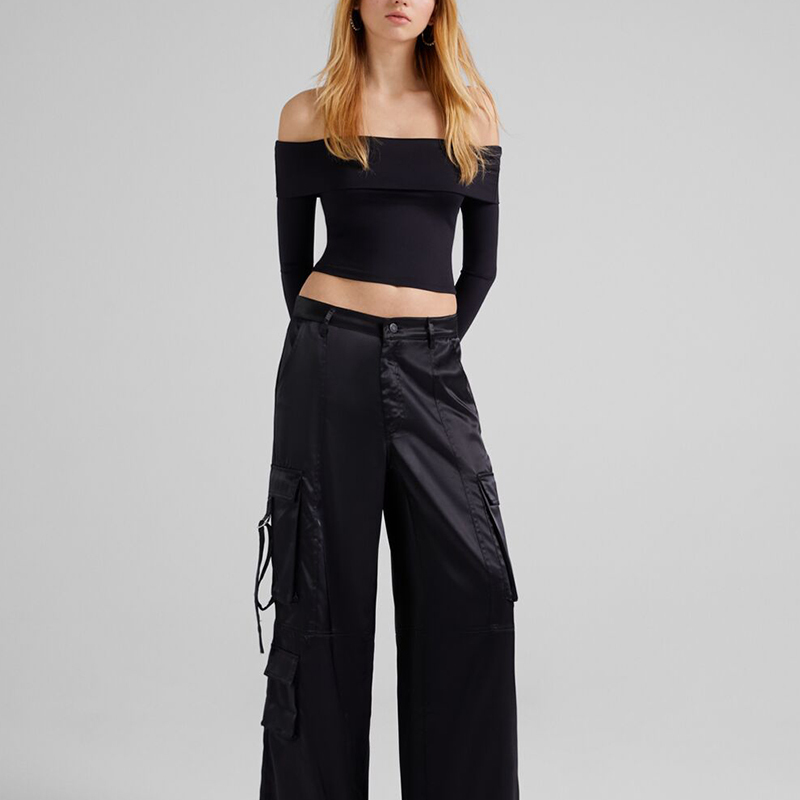 Long-sleeved top with a neckline