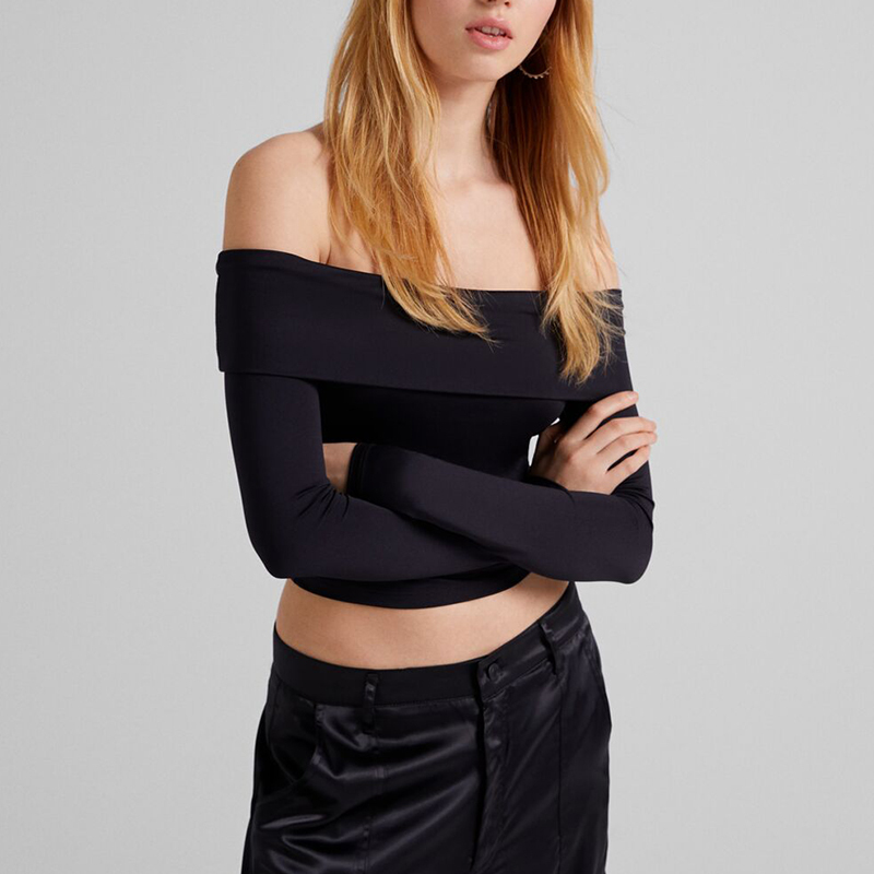 Long-sleeved top with a neckline