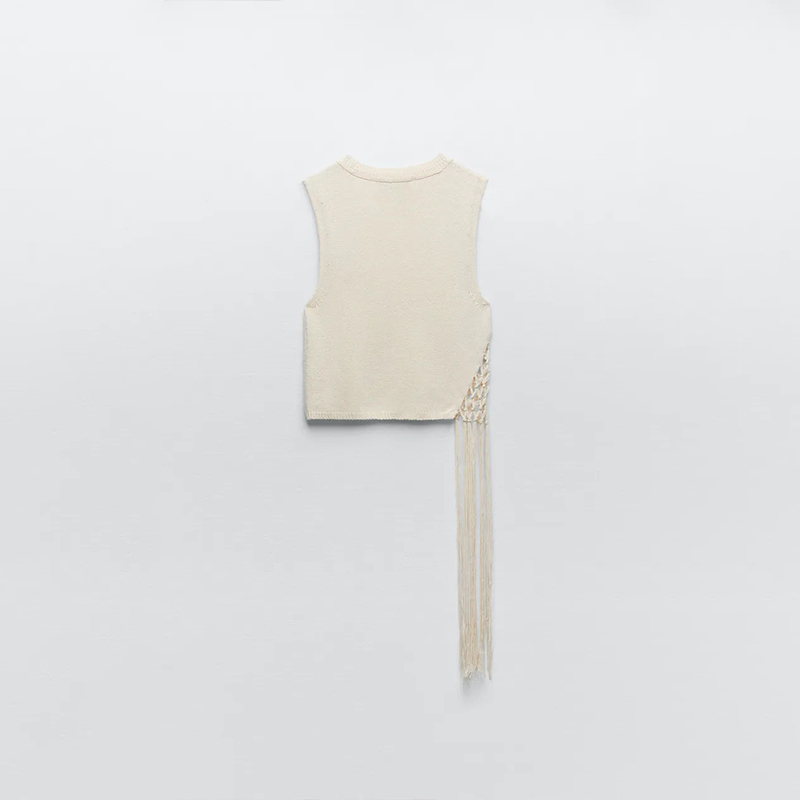 KNIT TOP WITH OPENING