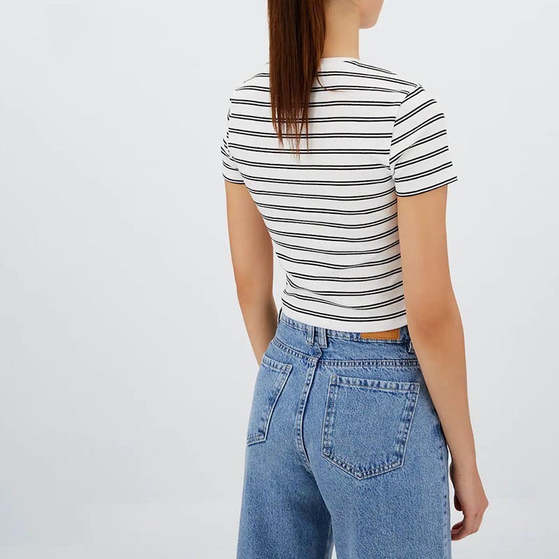 short-sleeved T-shirt