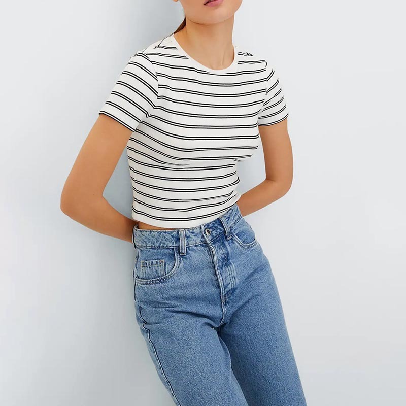 short-sleeved T-shirt