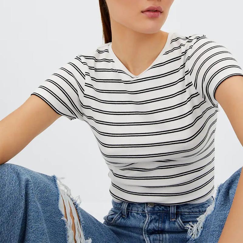 short-sleeved T-shirt
