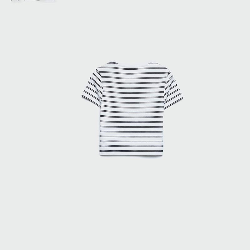 short-sleeved T-shirt