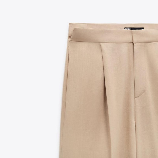 pleated trousers