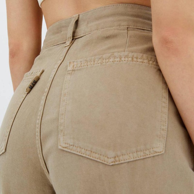 straight-leg cargo pants