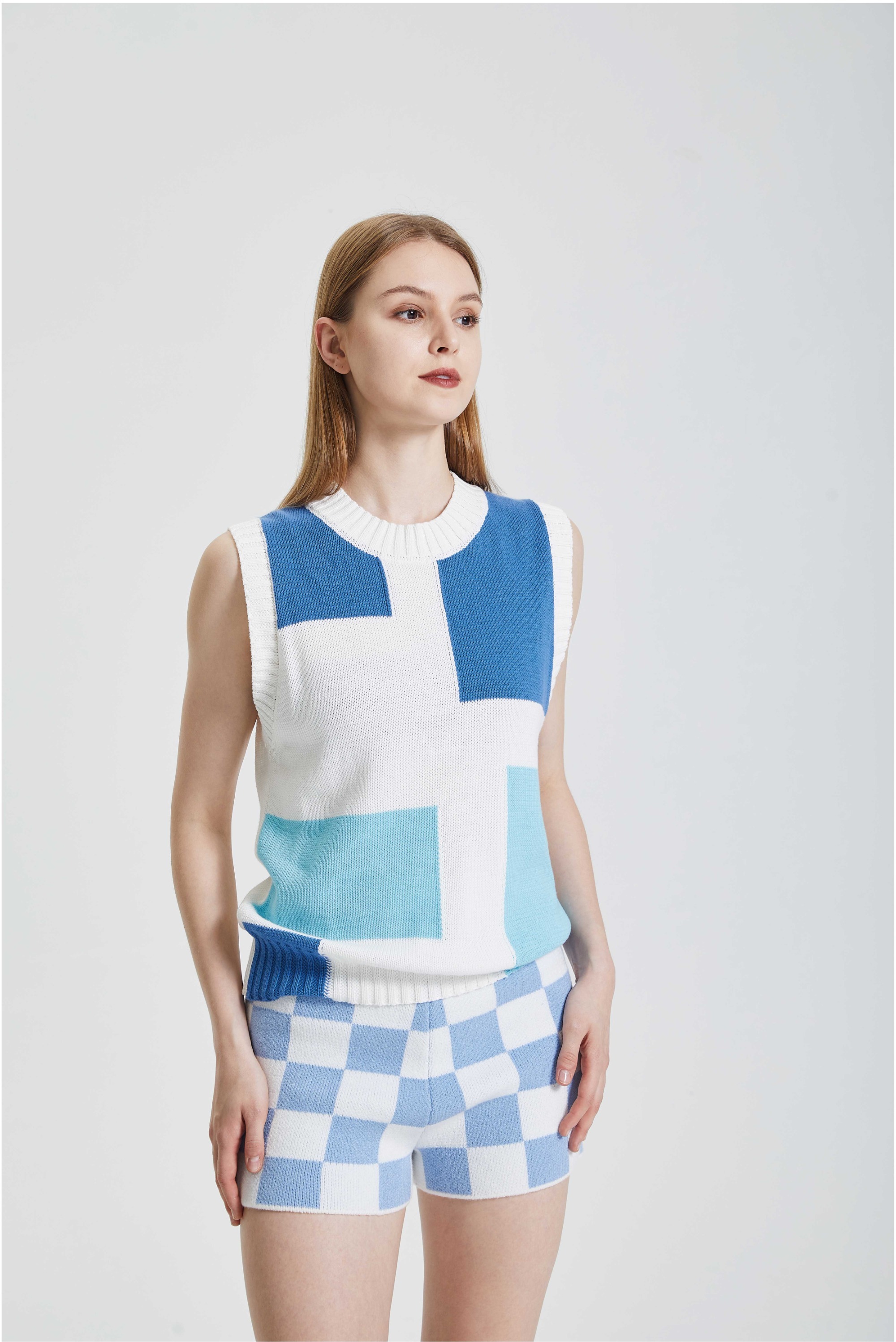Light mature style loose knit top